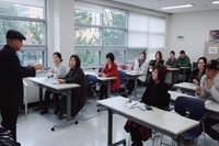 제주대학에서 김수애(결곶)선생님의 수업으로 자격증(캘리그라피) 시험을 치루다
